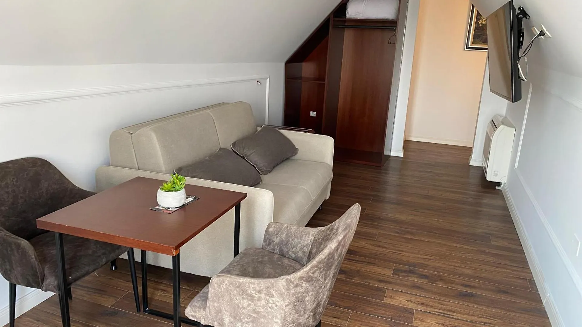Hotel Vila Zeus Rinas Albanië